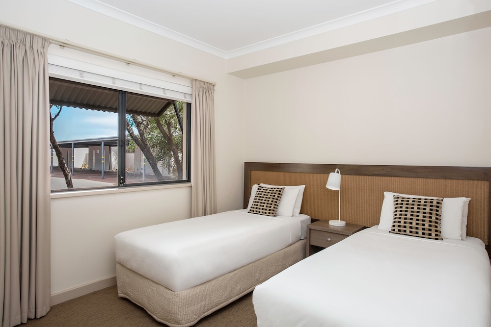 Mantra Geraldton 13/65