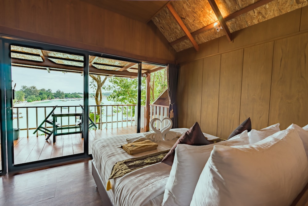 Chareena Hill Beach Resort 31/70