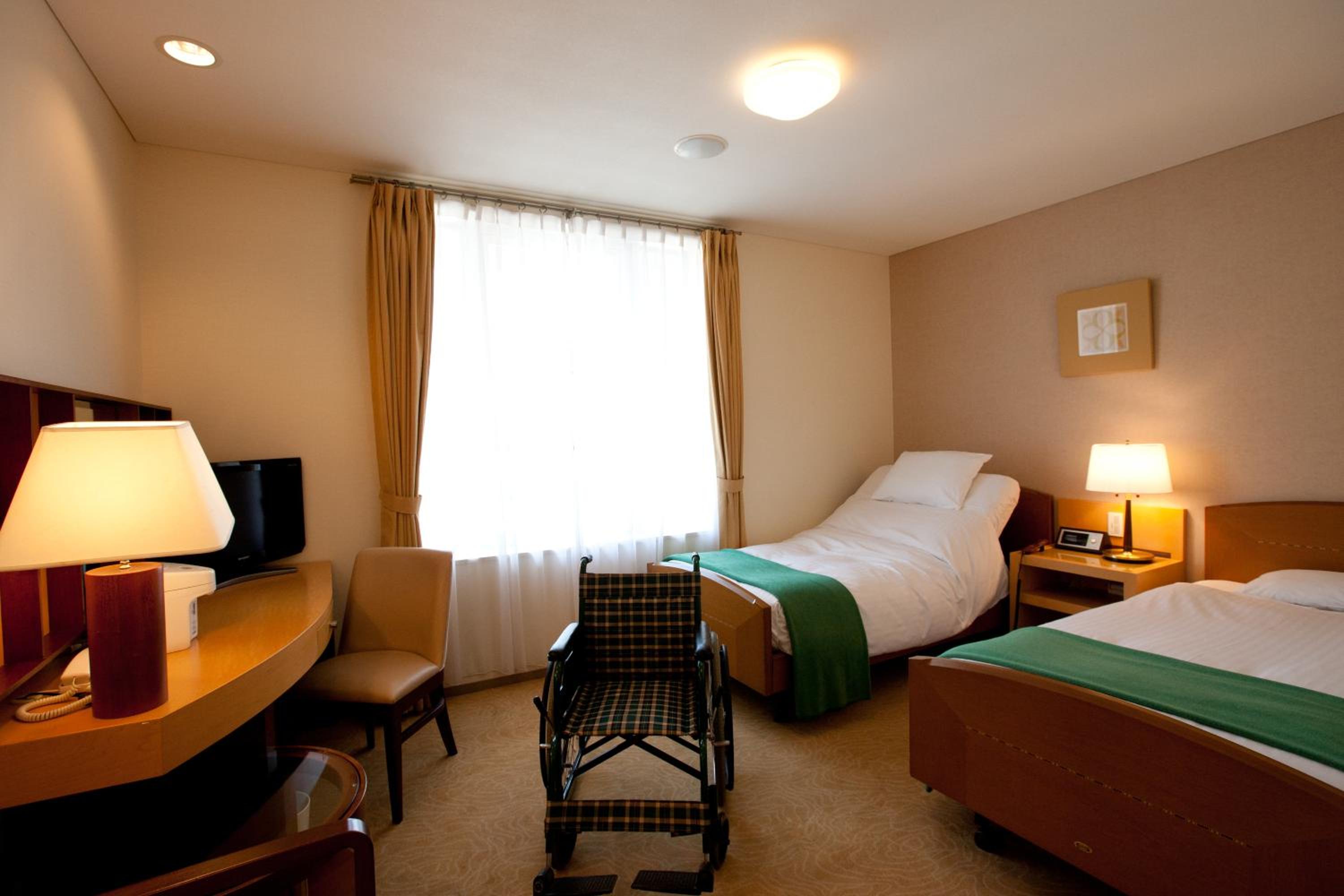 Universal, 1 Double and 1 Single Bed