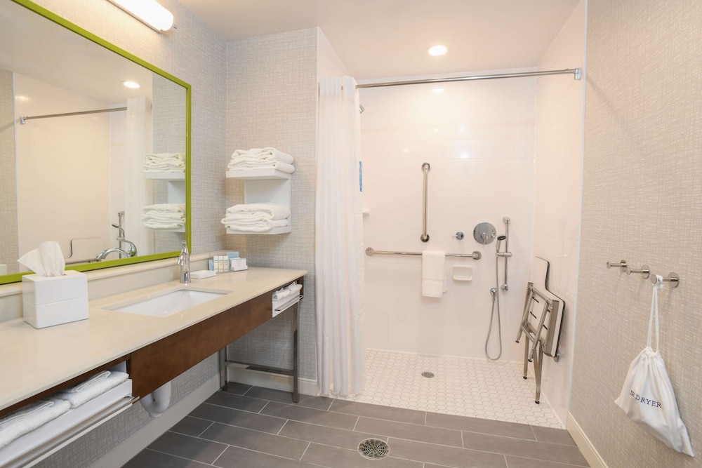 Hampton Inn and Suites Cincinnati Liberty Township 17/49