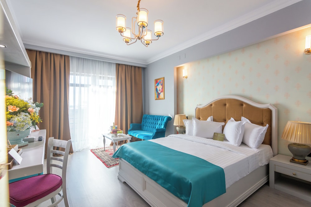 غرفة بريميوم بسرير كوين، PHOENICIA EXPRESS HOTEL 3/10