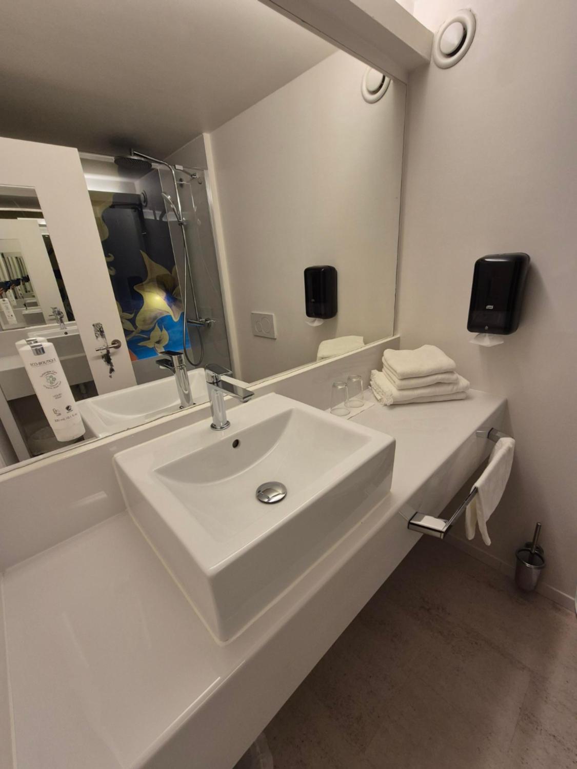 غرفة أساسية ثلاثية، Hotel Corbie Geel 7/7