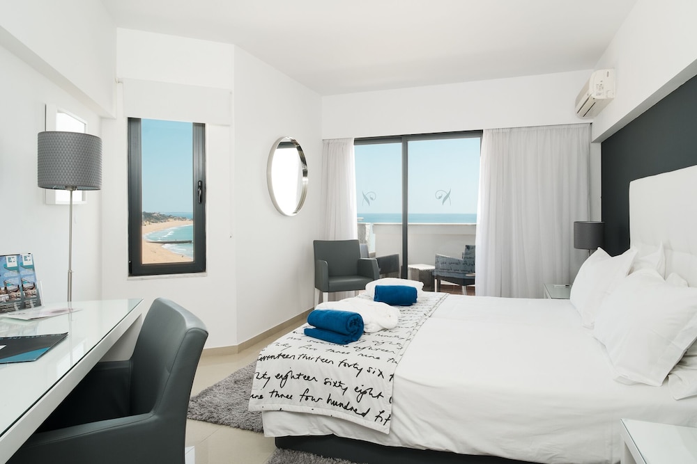 ROOM, TWIN BEDS, SEA VIEW