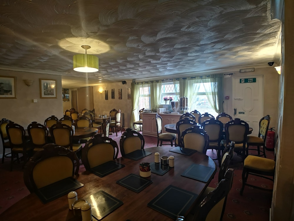 Aunties Coliseum Hotel 34/50