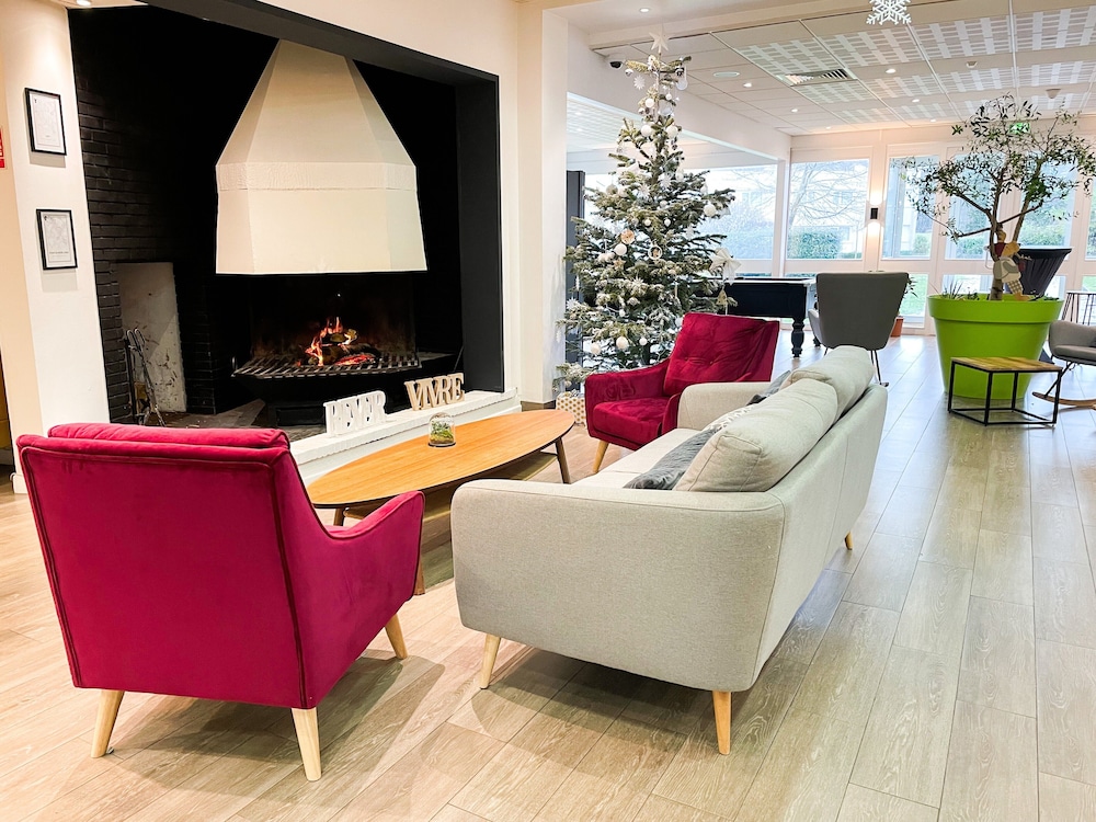 NOVOTEL FONTAINEBLEAU URY 32/51