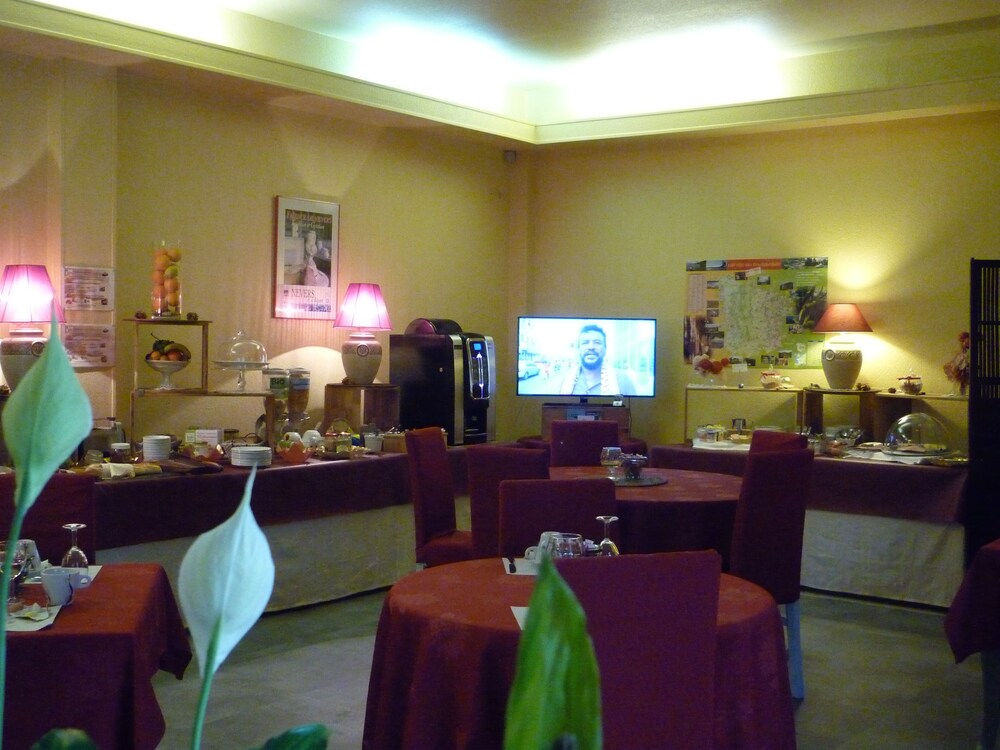 Hotel The Originals Nevers Clos Sainte Marie 32/48