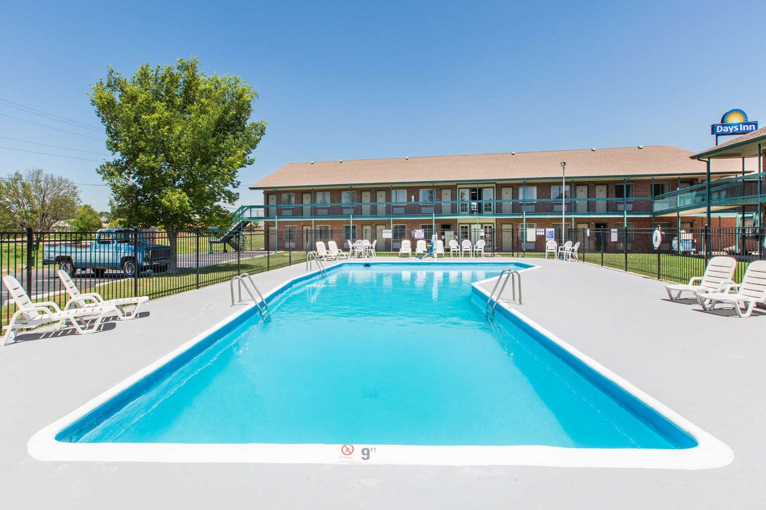 Days Inn By Wyndham Hays 27/43