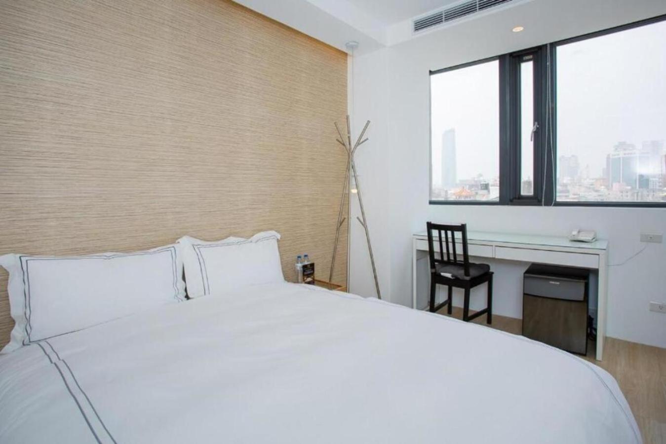 Mini West Hotel 17/50