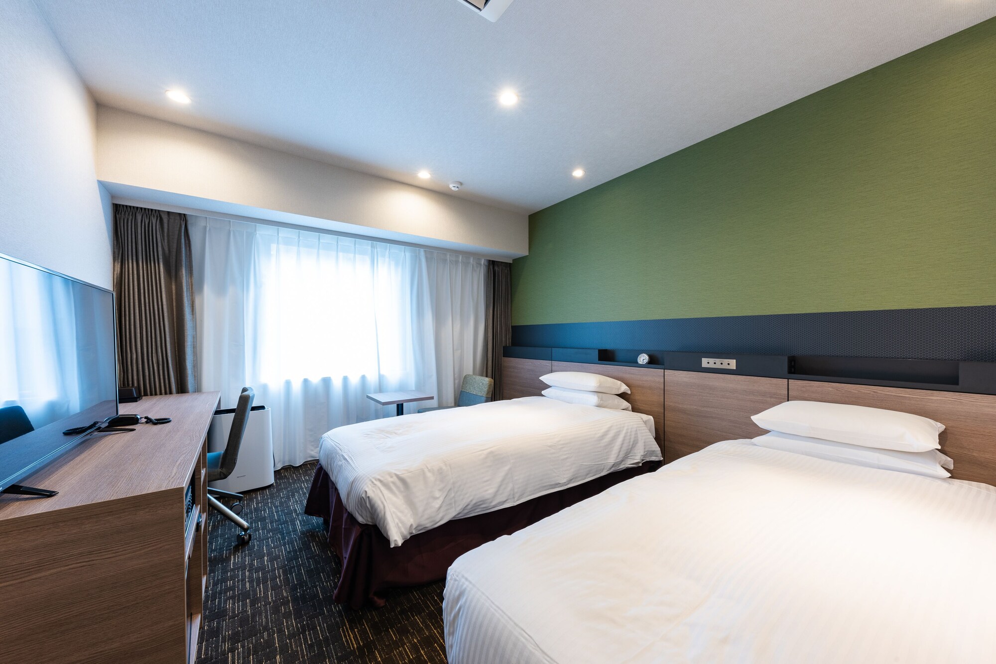 ROOM, TWIN BEDS