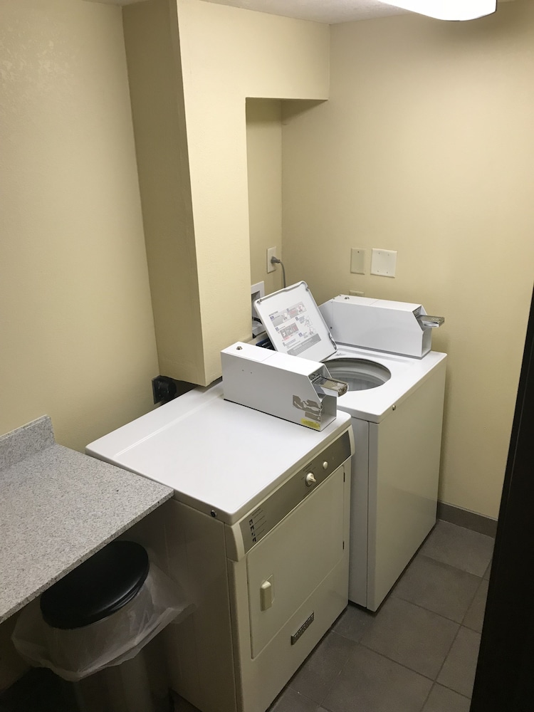 Best Western Plus Altoona Inn 40/43