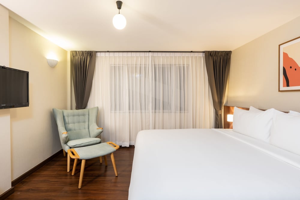 Arck Hotel 12/50