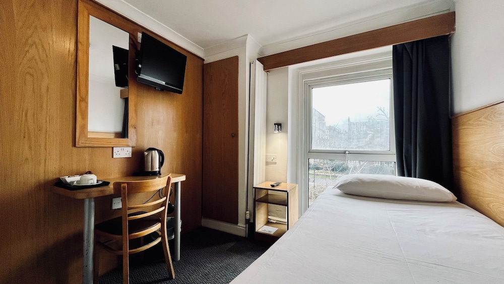 West Cromwell Hotel 32/60