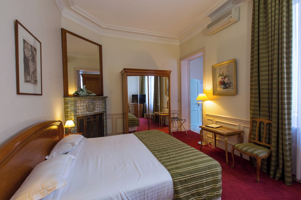 ROOM, TRIPLE
