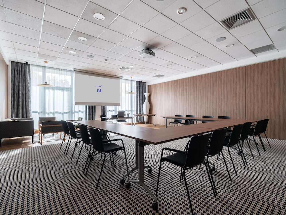 NOVOTEL CHARTRES 61/70