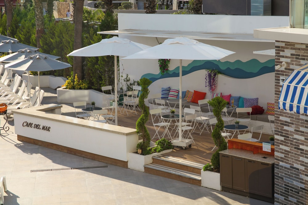 Catamaran Resort Hotel 9/71