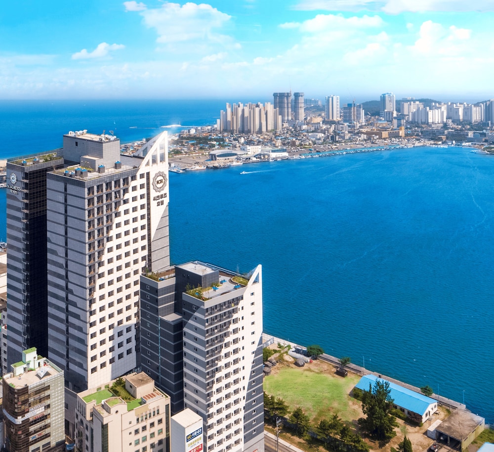 Sea Cruise Hotel 62/64