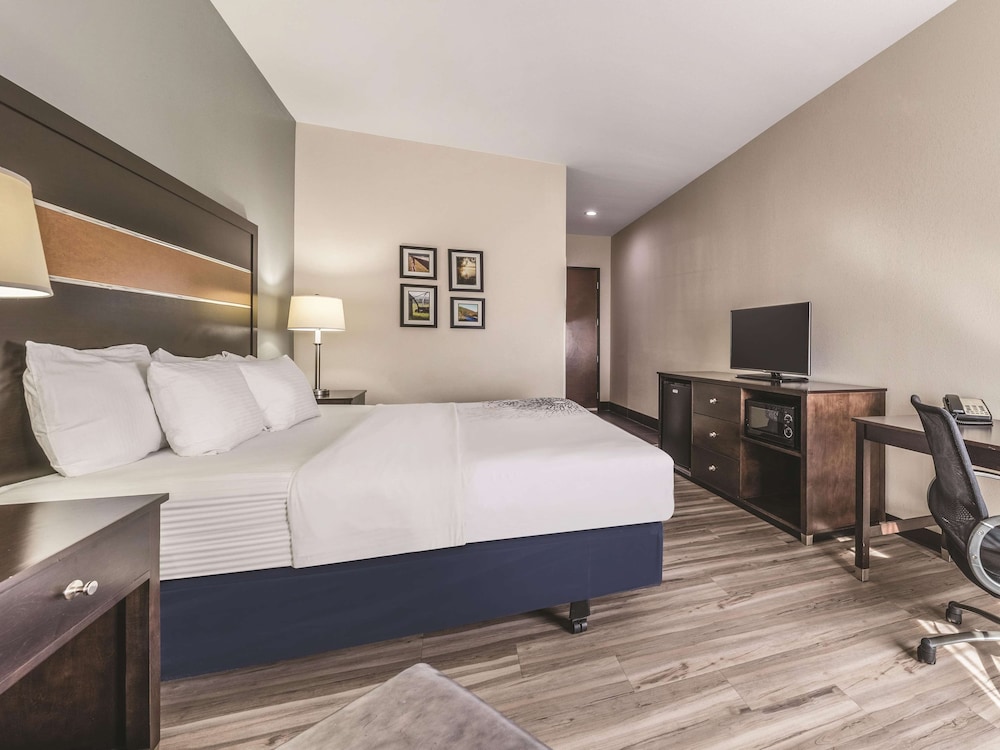 La Quinta Inn & Suites by Wyndham Tulsa - Catoosa Route 66 9/36