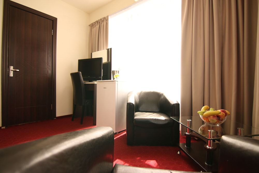 LINA HOTEL 35/49