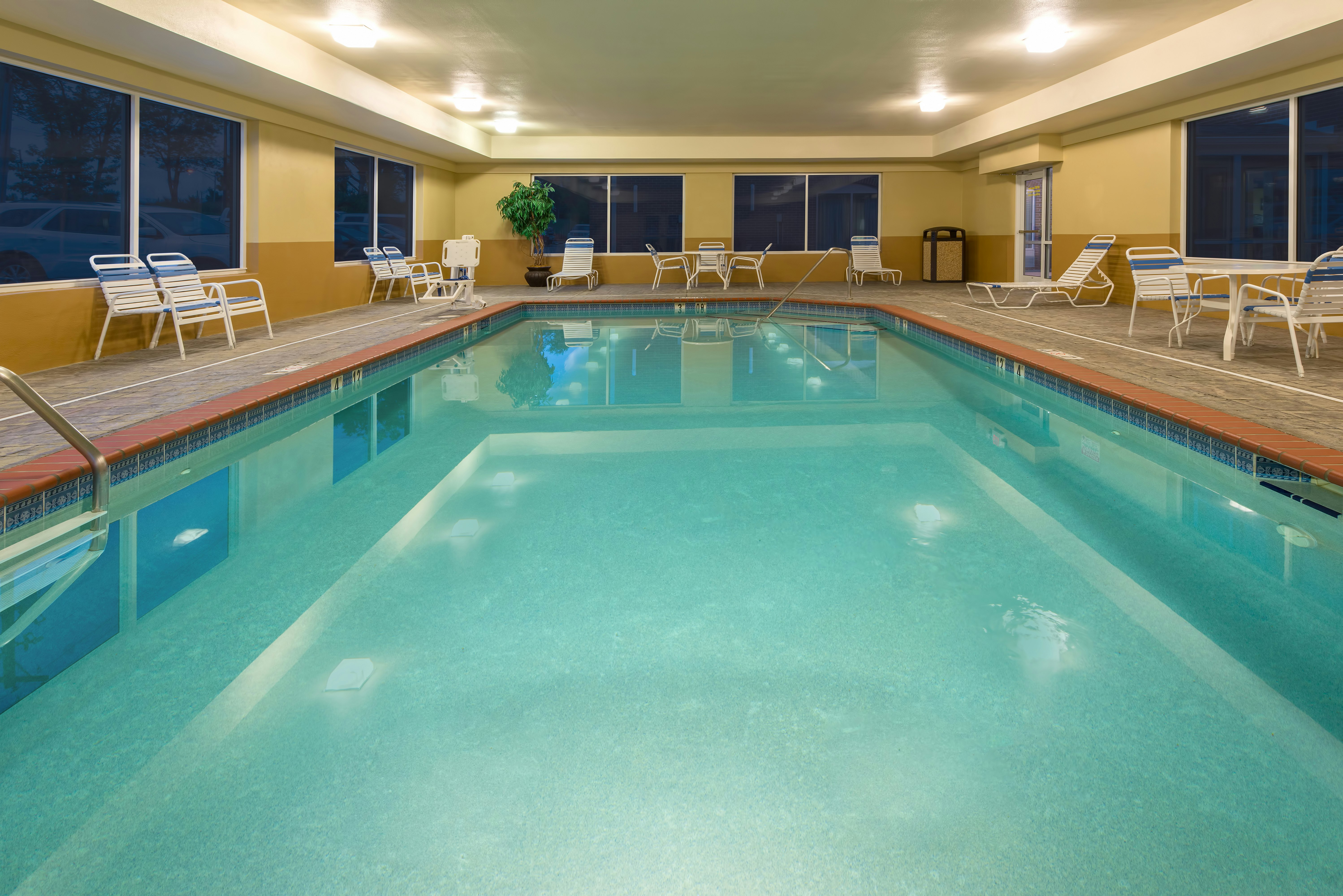 Holiday Inn Express & Suites Lexington Dtwn Area-Keenland 25/41