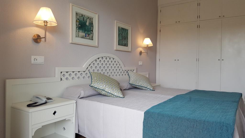 Room, Double or Twin Bed, Sea View