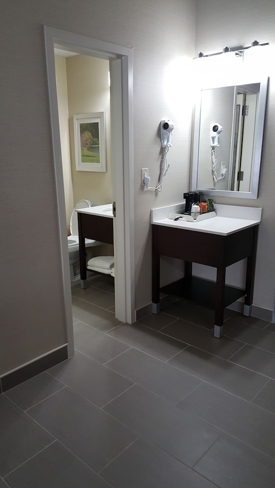 Quality Inn and Suites Danbury Near University 41/44