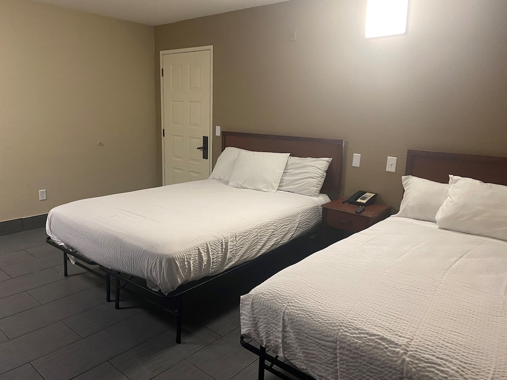 Budget Inn and Suites Stockton 37/55