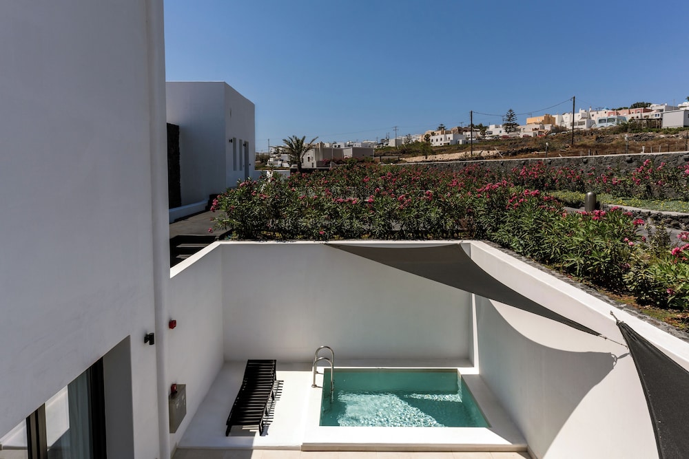 Cresanto Luxury Suites 5/60