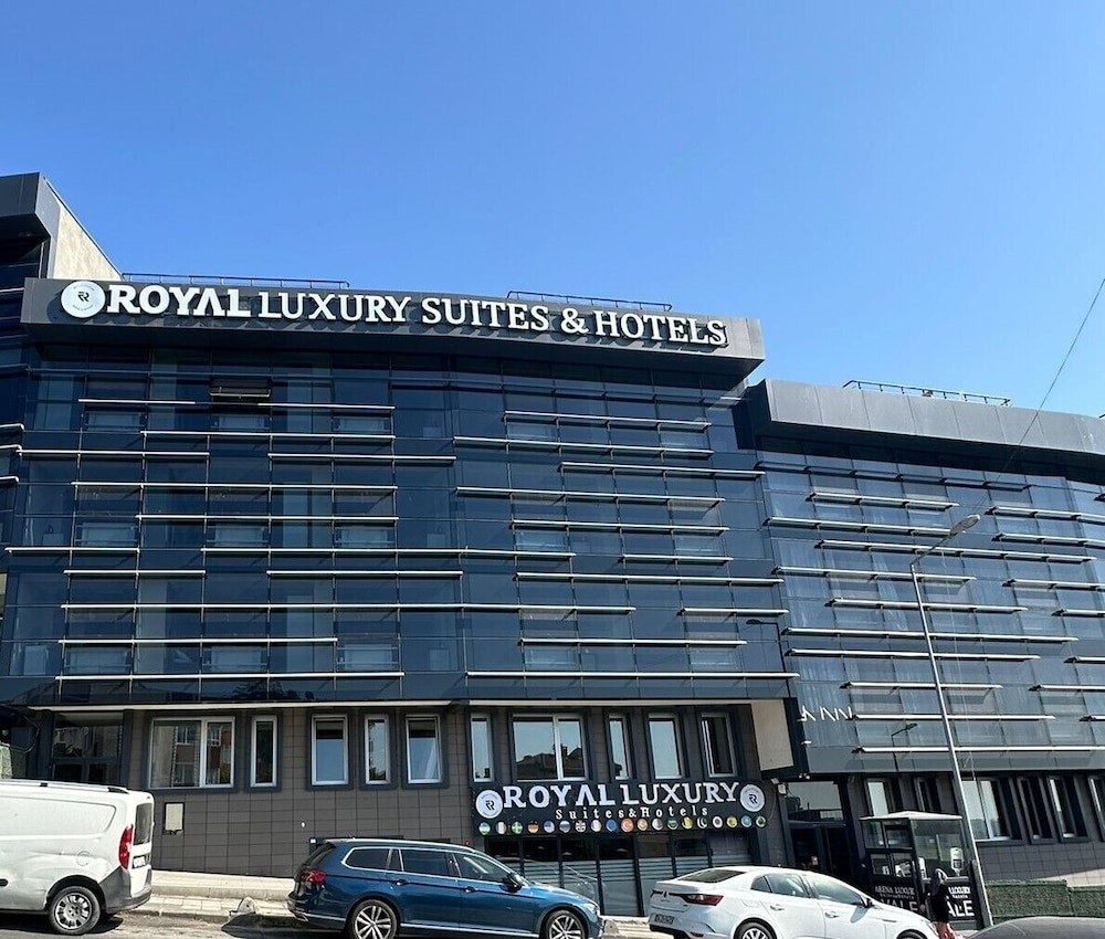 Royal Luxury Hotels & Suites 1/44