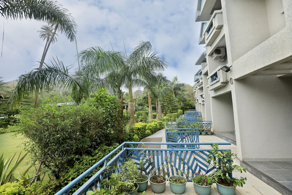 Humming Bird Resort 49/50