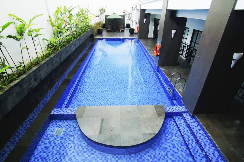 Sutasoma Hotel 7/52