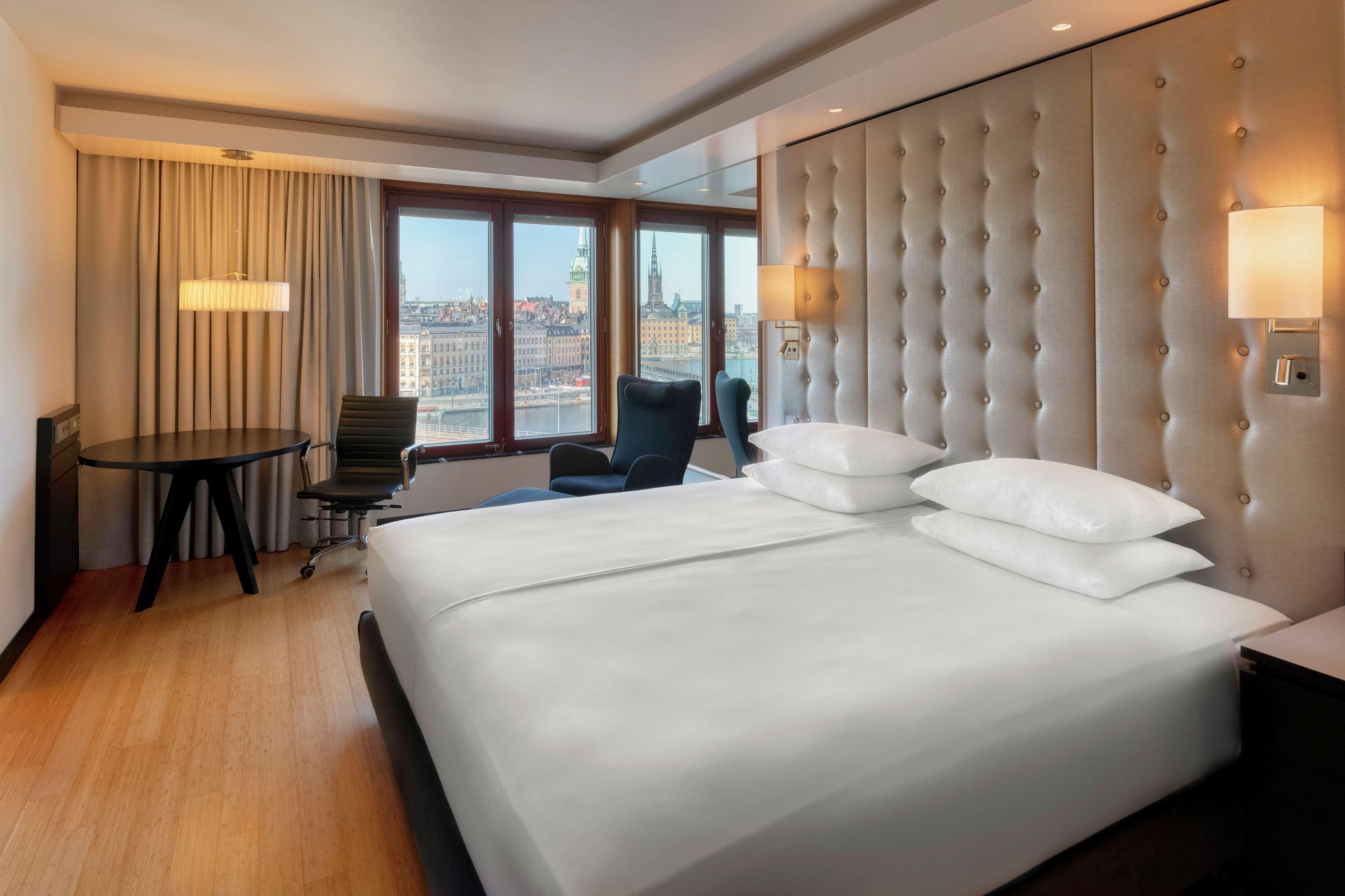 JUNIOR SUITE, KING BED, WITH VIEW