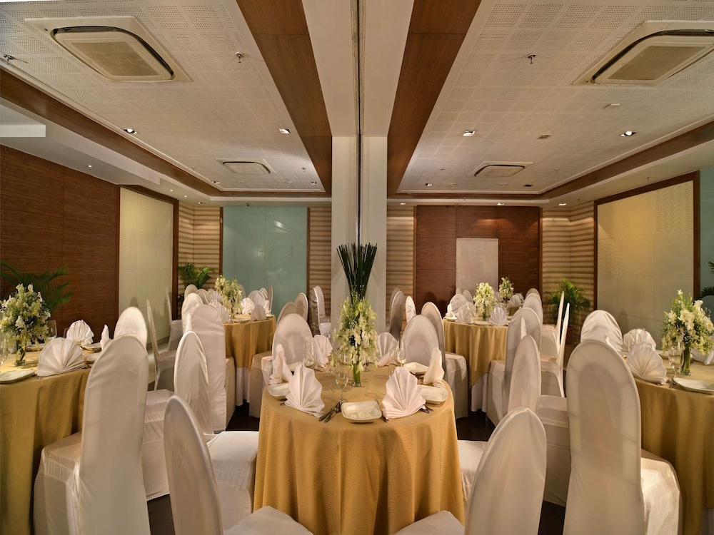 Majestic Court Sarovar Portico 26/46