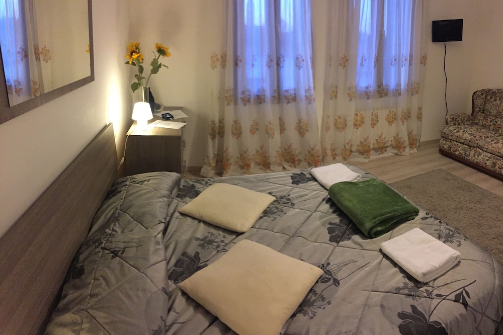 Harry's Guest House 20/36