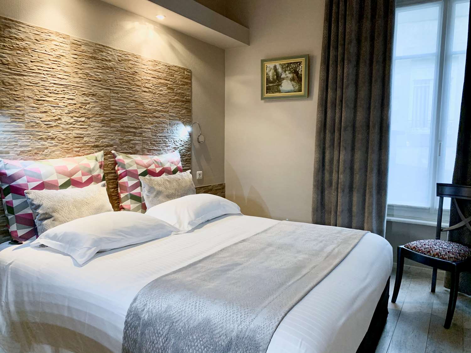Superior, Queen Bed