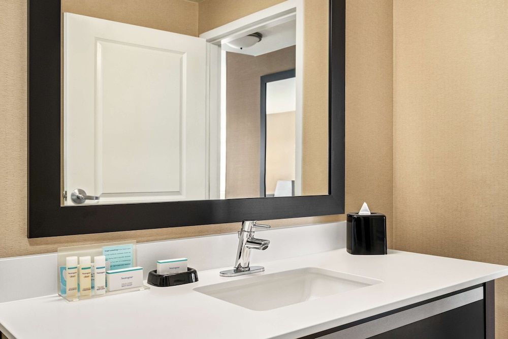 Hampton Inn Portland Downtown Waterfront 21/46