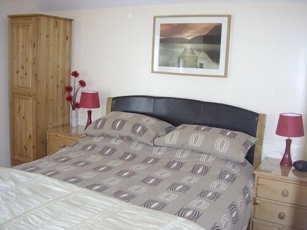 The Meltham Guest House 24/29