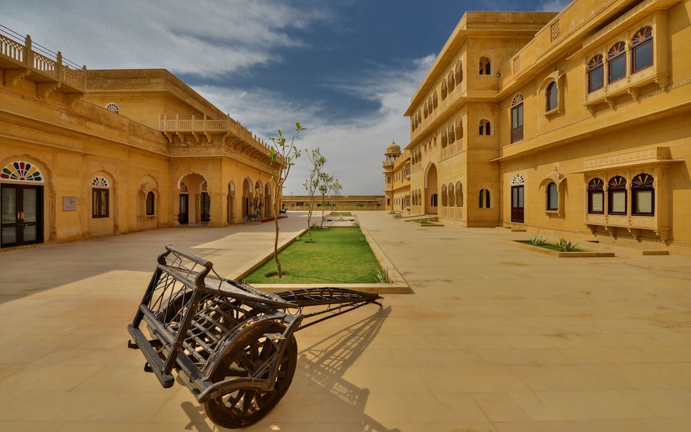 HOTEL JAISALKOT 26/28