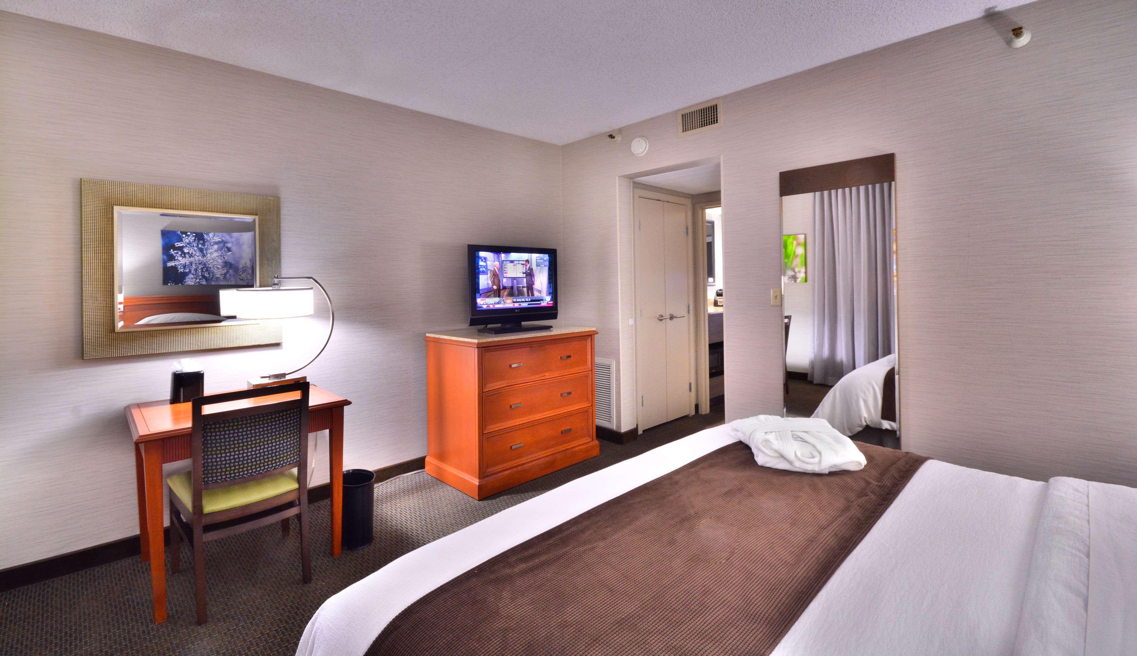 2 ROOMS, EXECUTIVE, SUITE, KING BED