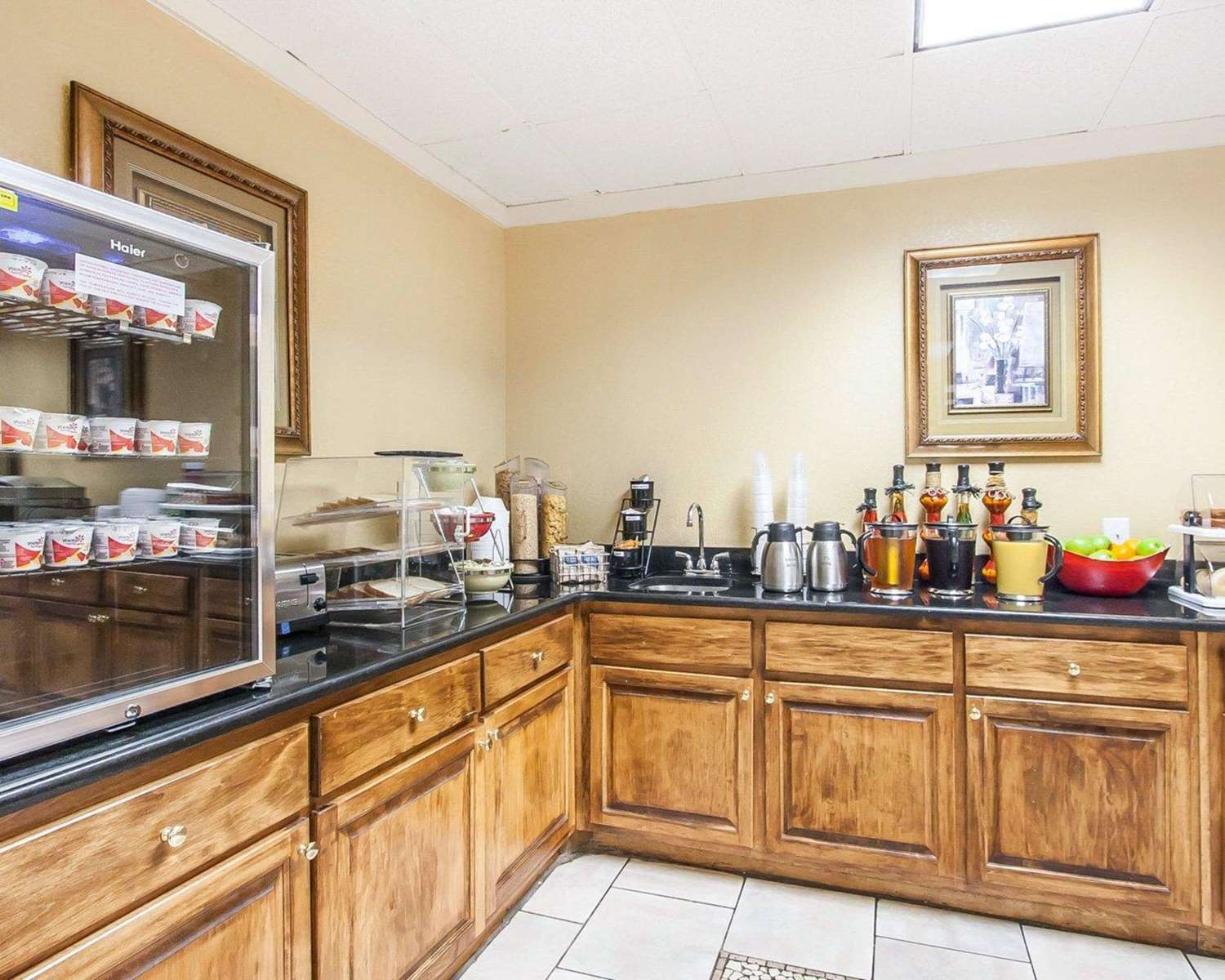 Clarion Inn & Suites University Center 22/27