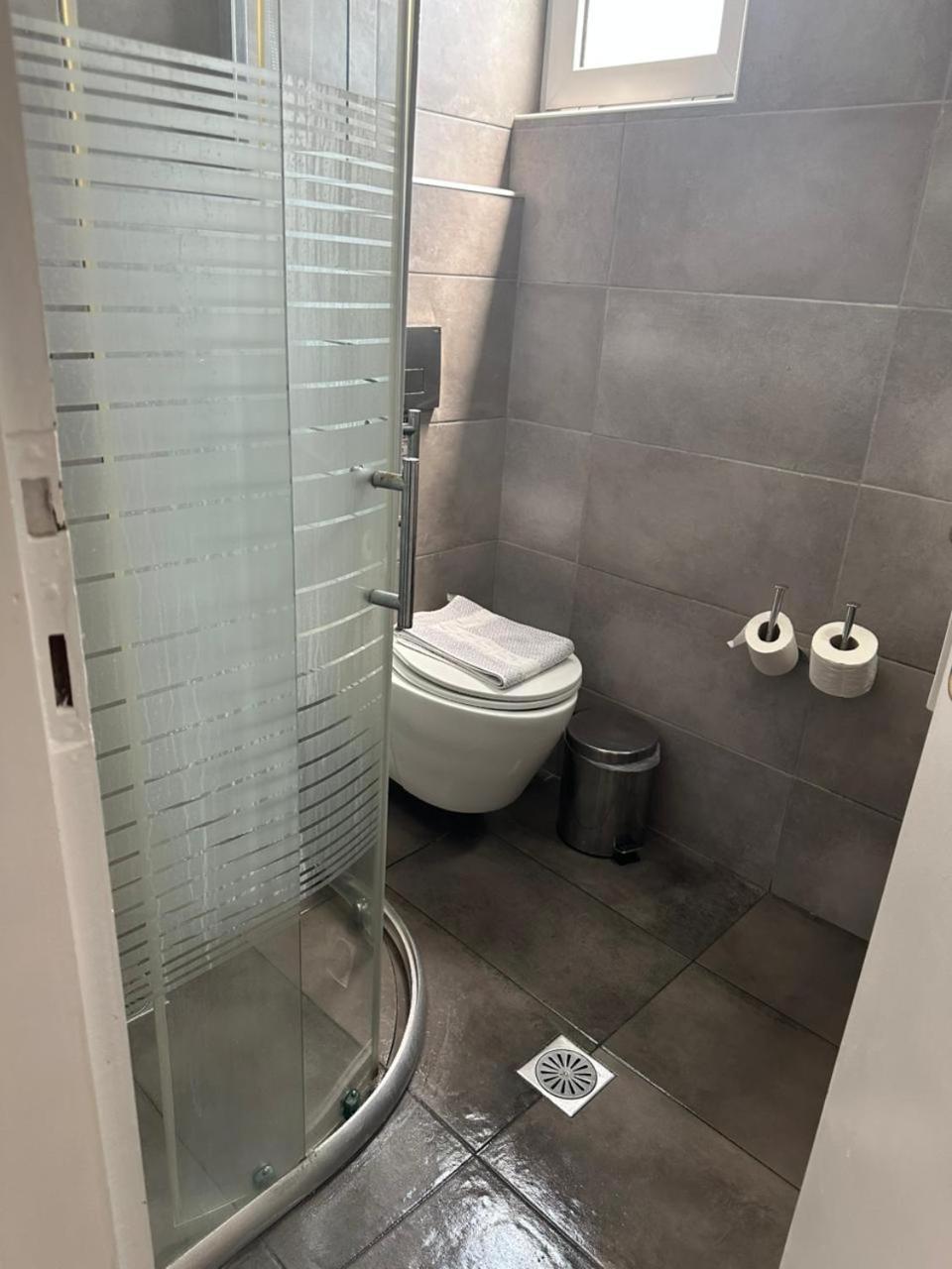 Karis Hotel 48/50