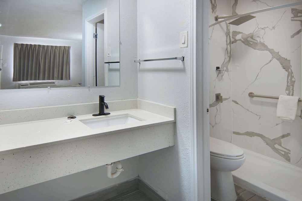 Motel6 Red Oak, TX - Dallas 35/37