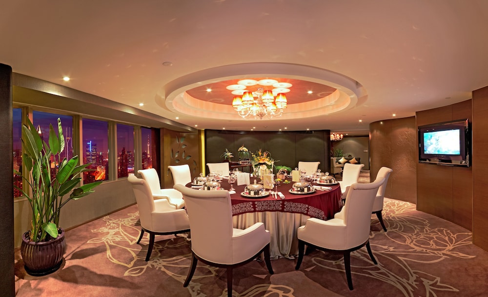 Jin Jiang Tower Hotel 60/63