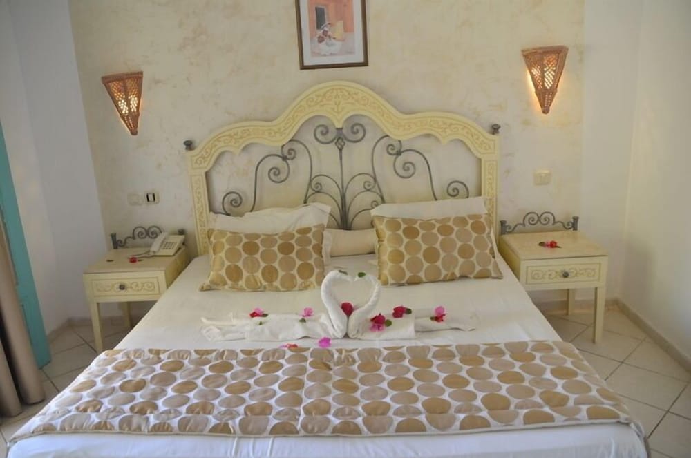 ROOM, TRIPLE, 3 BEDS
