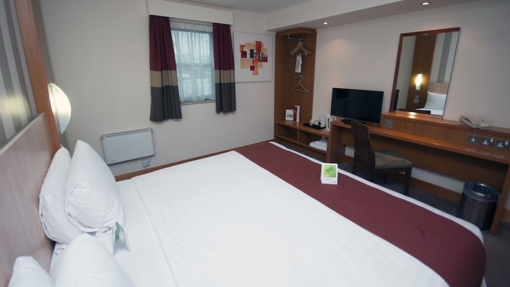 HOLIDAY INN MANCHESTER-CENTRAL PARK 10/73