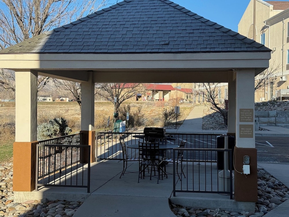 Western Slope Suites 42/59