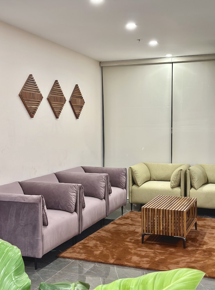 The Habitat Suites 32/50
