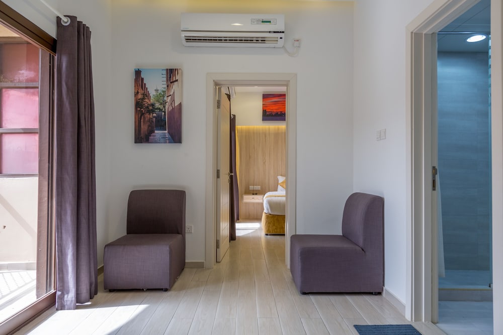 Capital O 314 24 Gold Hotel 39/49