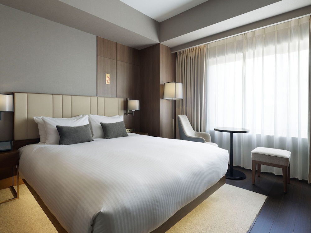 SUPERIOR, QUEEN BED