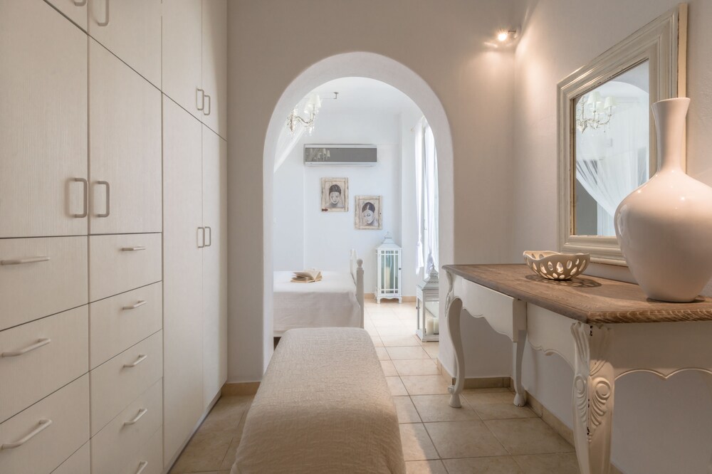 Michaela Residence 29/50