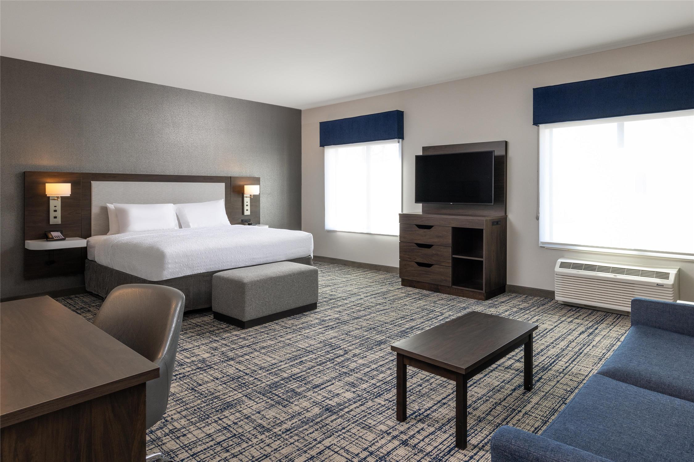 Studio, Suite, King Bed, Jetted Tub